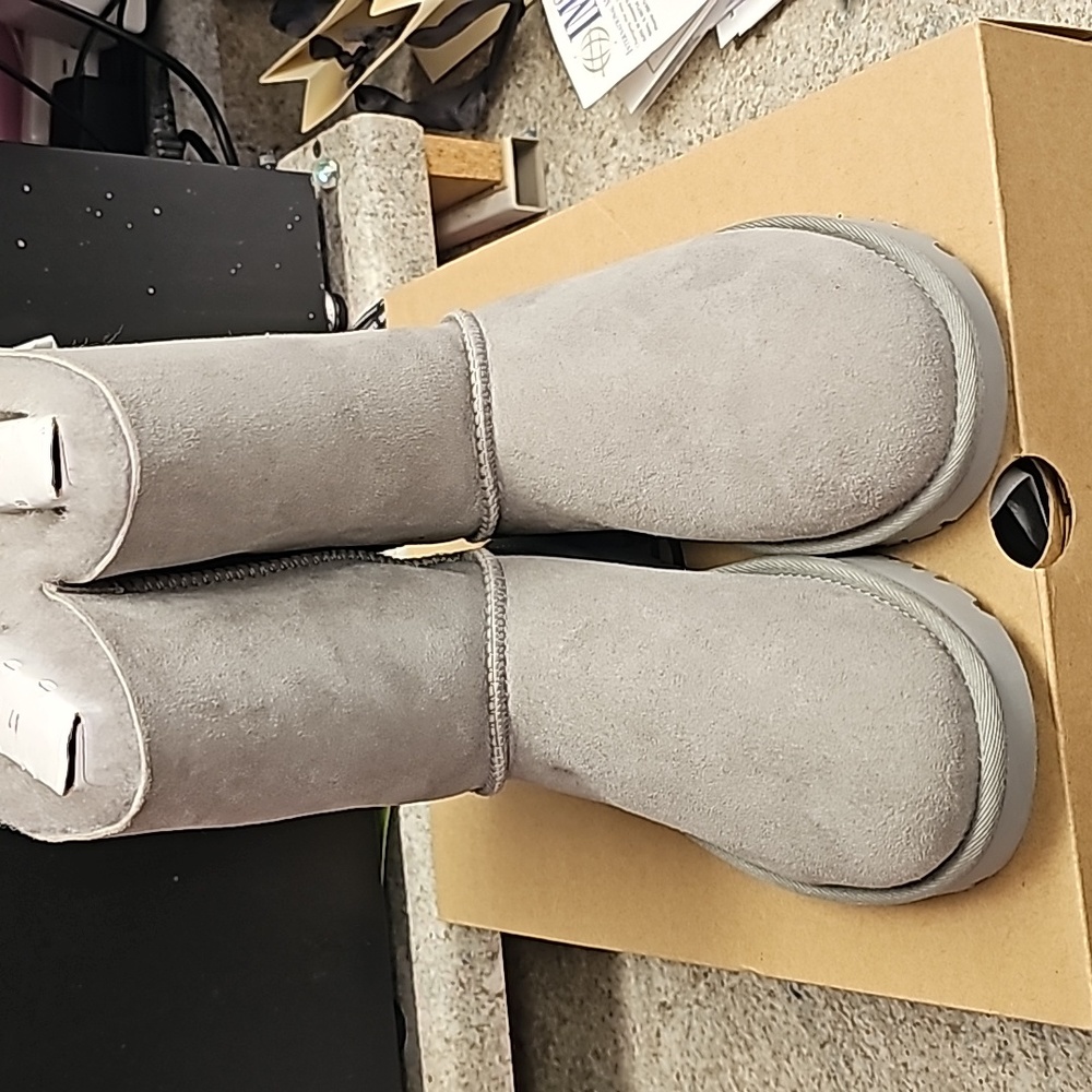 UGG - Picture 4 of 6